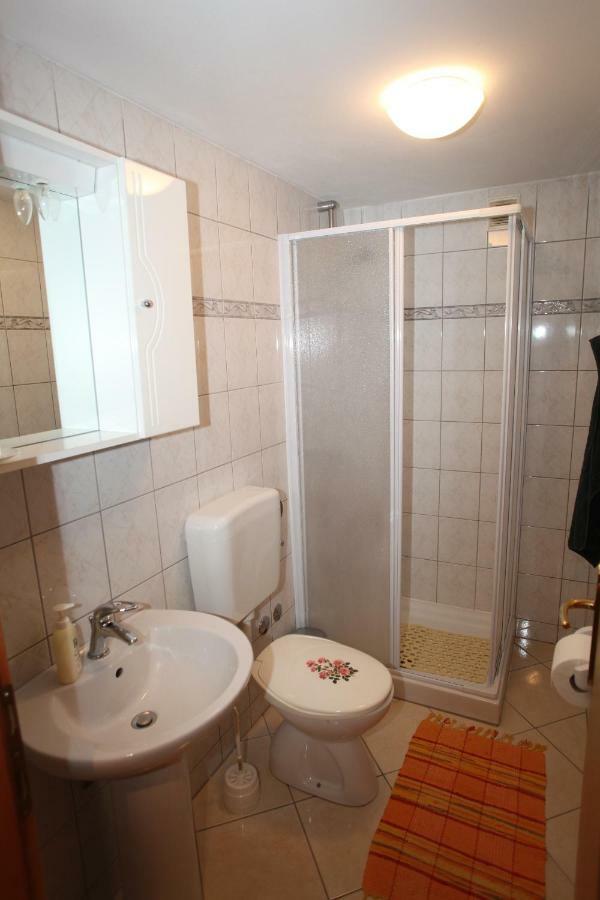 Accommodation Lily Vrana  Buitenkant foto