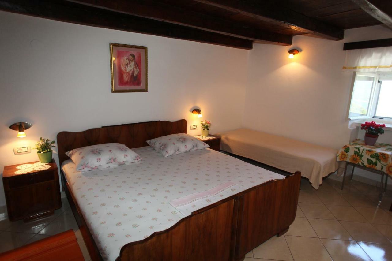 Accommodation Lily Vrana  Buitenkant foto