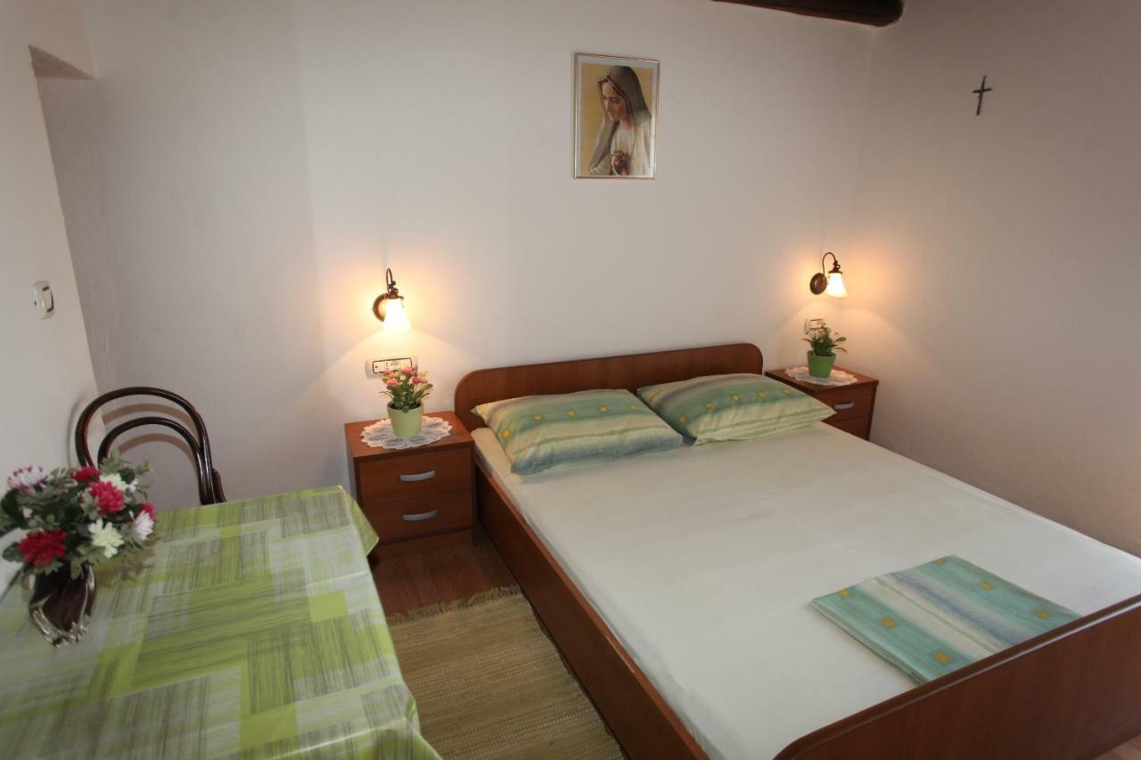 Accommodation Lily Vrana  Buitenkant foto