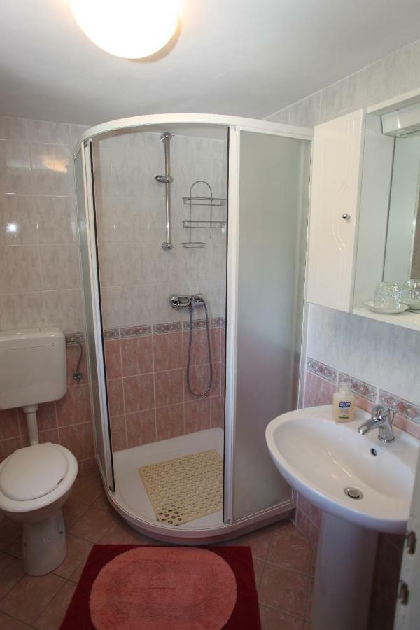 Accommodation Lily Vrana  Buitenkant foto