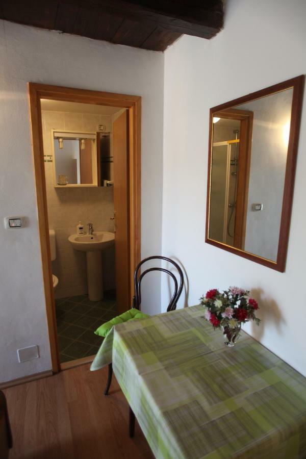 Accommodation Lily Vrana  Buitenkant foto